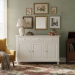 Credenza Giselle finitura bianco consumato di Castagnetti 1928.