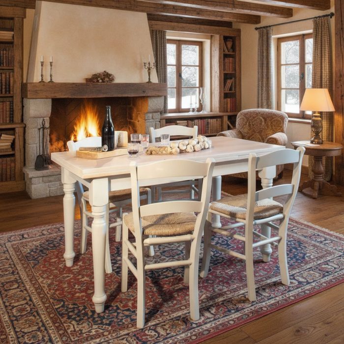 Tavolo CORINNE con base bianco comsumato e top decapè di Castagnetti 1928.