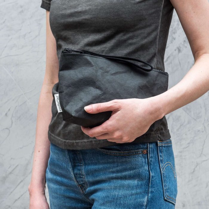 Pochette Size M nero di Essent'ial.
