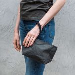 Pochette Size M nero di Essent'ial.