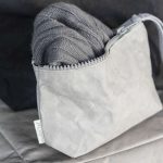 Pochette Size M grigio di Essent'ial.