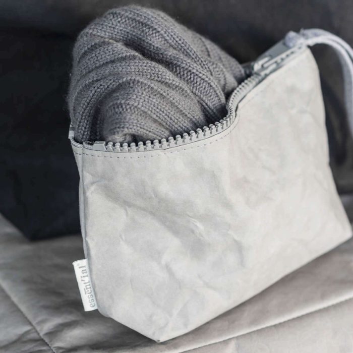 Pochette Size M grigio di Essent'ial.