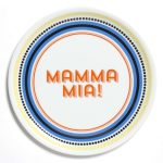 Piatto pizza Mamma Mia della collezione Guest di Bitossi Home.