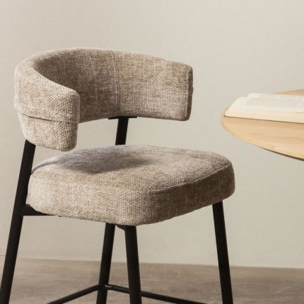 Sgabello Osario beige di Nova Nook.