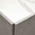 Particolare del piano finitura marmo.