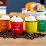 Set 6 tazzine caffè colorate con aforismi di WE Lifestyle.